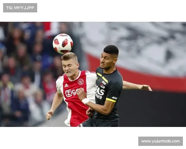 德里赫特防守解析:荷兰超级杯中展现的稳固防线与战术贡献 德里赫特防守解析:荷兰超级杯中展现的稳固防线与战术贡献